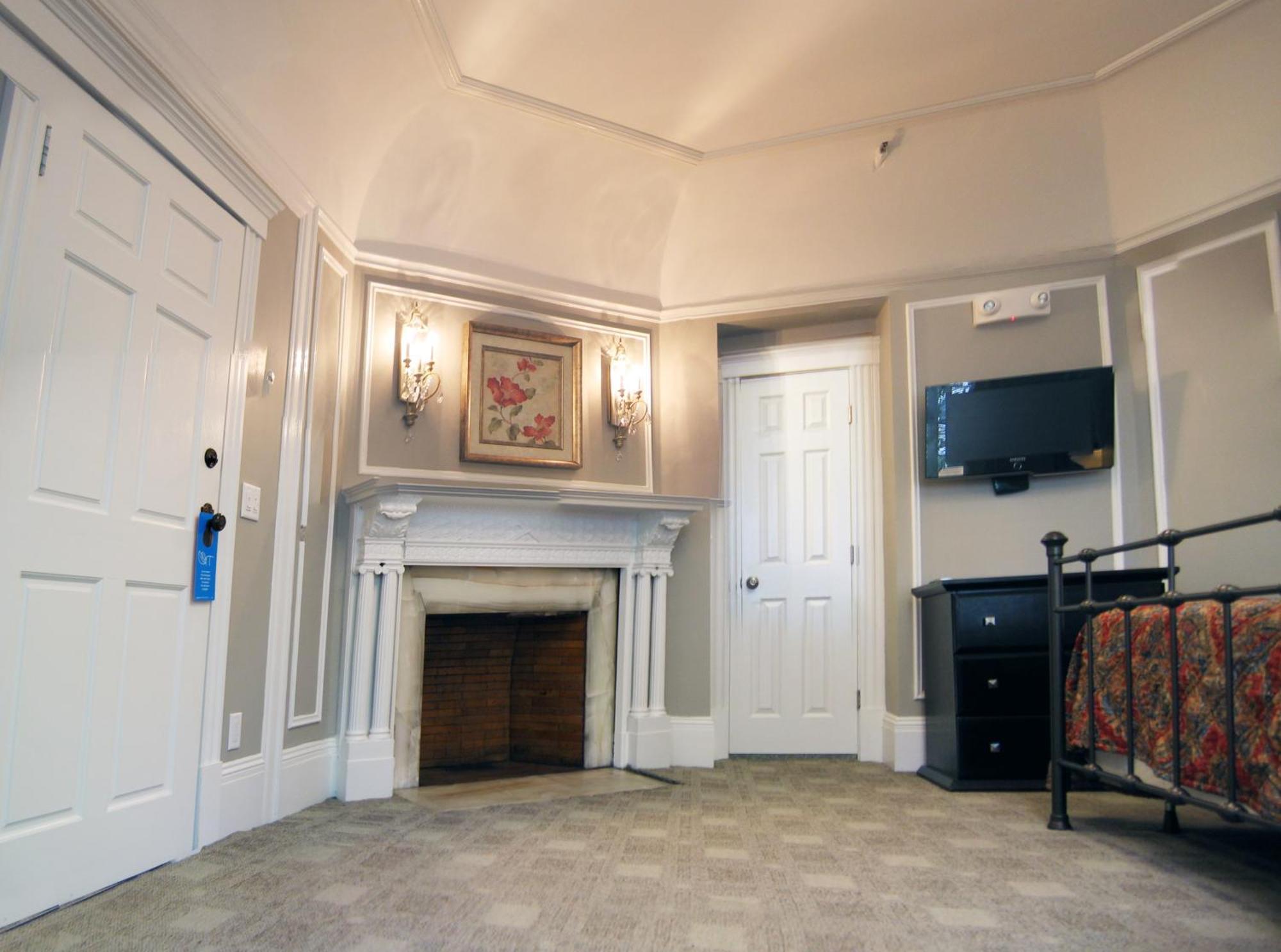 Longwood Inn Brookline Ngoại thất bức ảnh